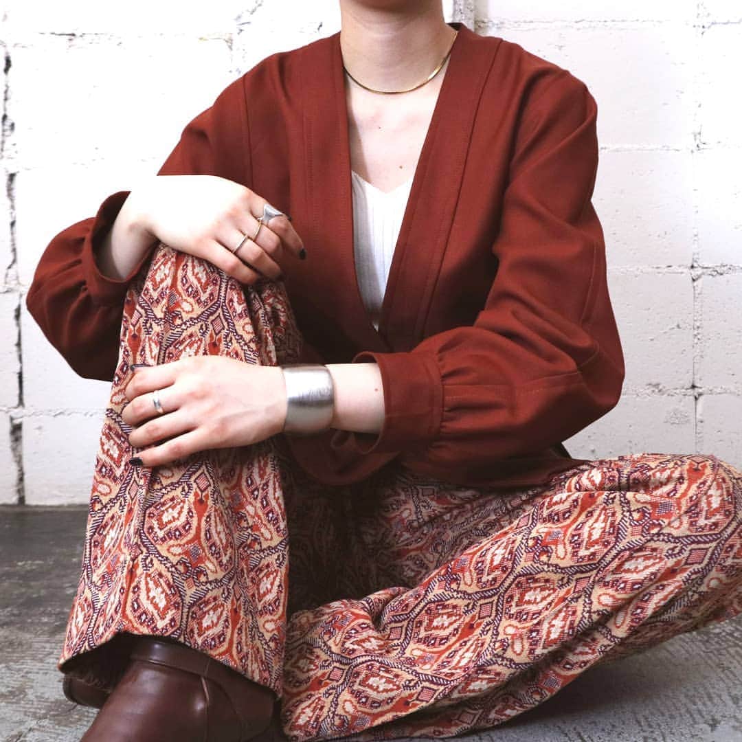 吉祥寺 古着屋 Orfeoのインスタグラム：「2020/9/19  #orfeo #kichijoji #tokyo #vintage #used #fashion #coordinate #outfit  お問い合わせはインスタグラムのプロフィール掲載のメールアドレスにお願いいたします。コメント、DMでのお問い合わせは受け付けておりませんのでご了承ください。 ONLINE SHOPの商品も店頭にてご購入頂けます。気になる商品がございましたらスタッフにお声掛けください。  新型コロナウィルス感染拡大防止策を徹底した上で営業をしております。マスクの着用、入店時にアルコールでの消毒をお願いいたします。」