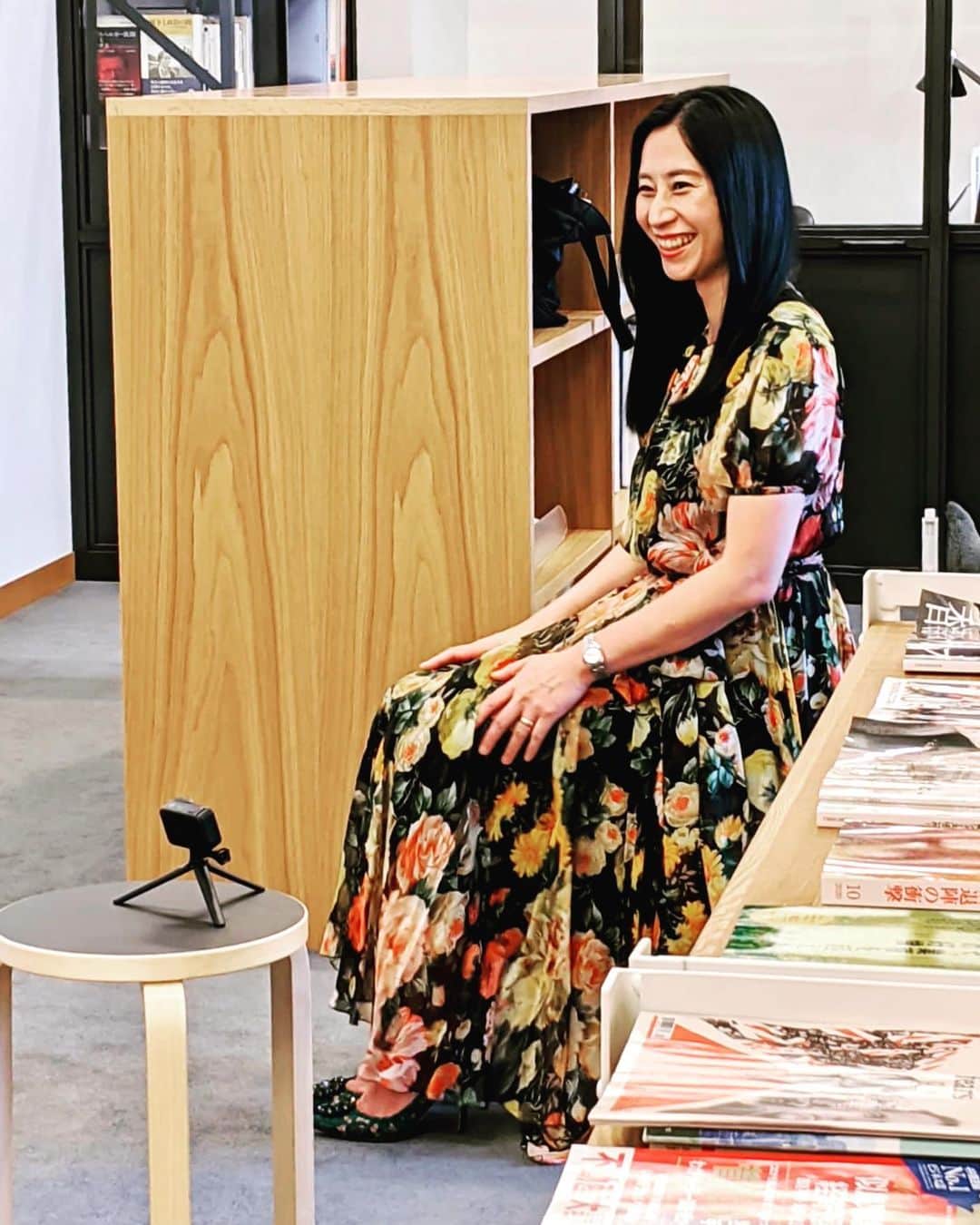 三浦瑠麗さんのインスタグラム写真 - (三浦瑠麗Instagram)「オフィスで番組のためにロケをしました。レオくんは隣の部屋でお昼寝。」9月19日 13時32分 - lullymiura