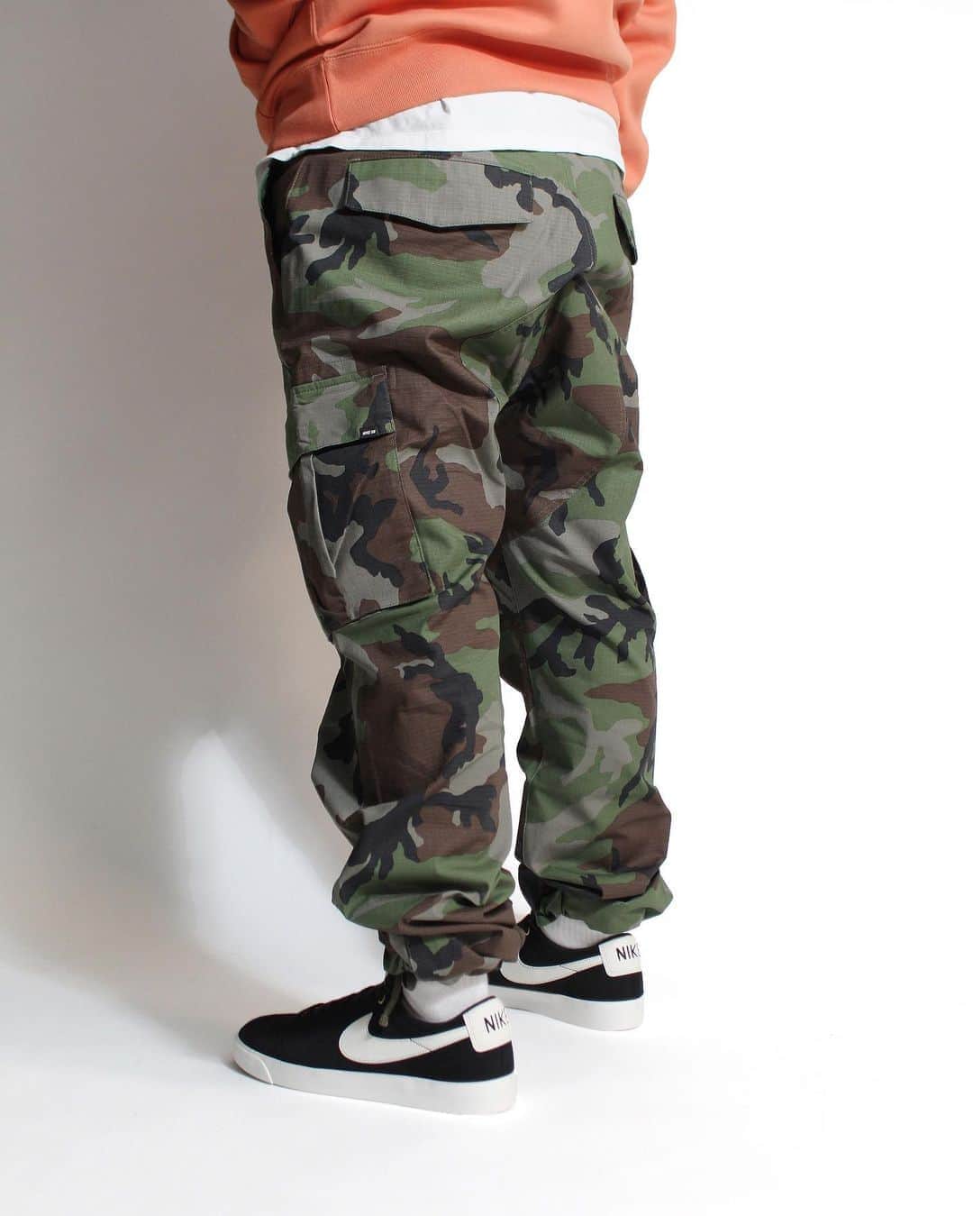 A+Sのインスタグラム：「in stock now  ■NIKE SB FTM FLEX PANT CAMO COLOR : WOODLAND CAMO SIZE : 28/S, 30/M, 32/L, 34/XL, 36/2XL PRICE : ¥8,500 (+TAX）  調節可能な快適性が一日中持続｡ ナイキ SB フレックス FTM パンツは、伸縮性と耐久性に優れた素材を採用。調節可能なカフスとジッパー付きポケットで、長時間のスケートボードも快適です。   Adjustable comfort lasts all day. The Nike SB Flex FTM Pants are made from stretchy and durable materials. Adjustable cuffs and zipper pockets make long skateboarding comfortable.  #a_and_s #NIKE #NIKESB #NIKESBFTMFLEXPANT #NIKESBFTMFLEXPANTCAMO」