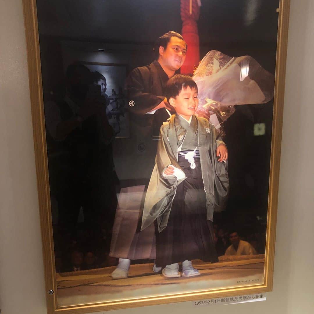 ヨネスケさんのインスタグラム写真 - (ヨネスケInstagram)「両国駅構内。千代の富士展素晴らしい。相撲ファン必見。22日までやってます。 #千代の富士展#両国駅#化粧回し#横綱」9月19日 13時39分 - yonesuke5656