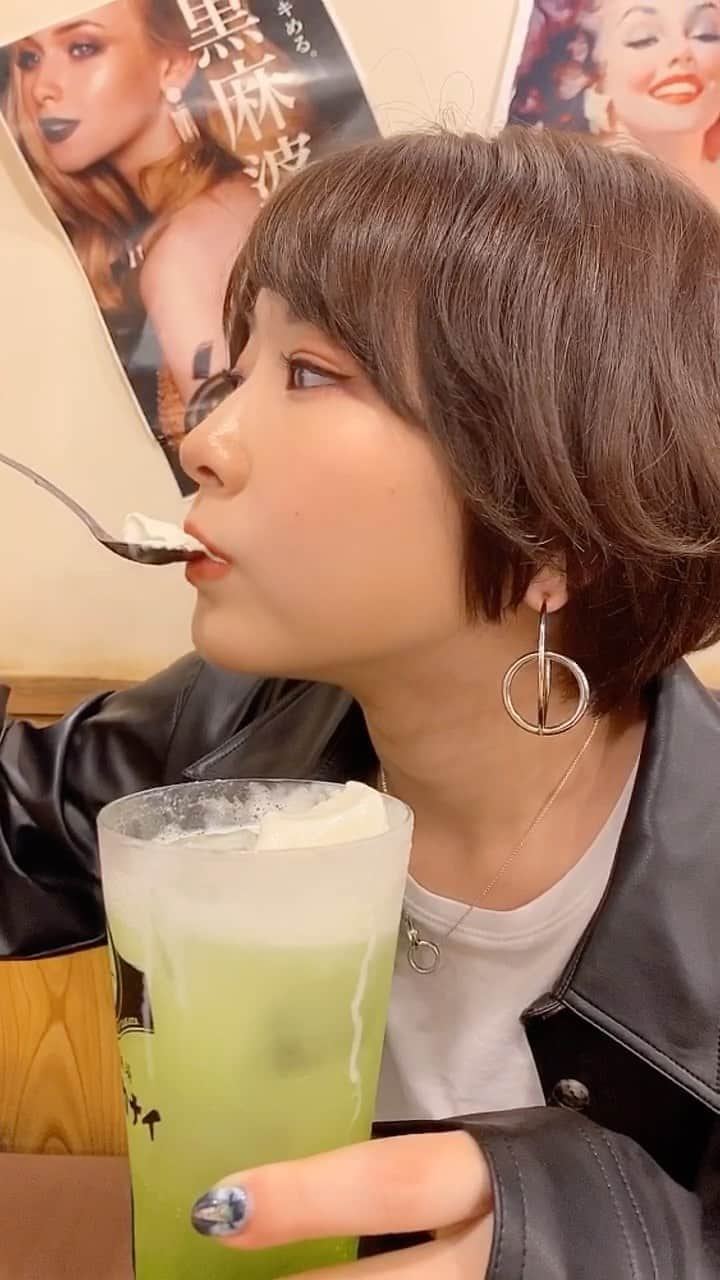 友田紗季のインスタグラム：「ボツ動画でリール作ってみた〜🥰  #メロンクリームソーダ  #大人のクリームソーダ  #ボツ動画  #羽田空港第2ターミナル  #羽田空港グルメ  #彼女とデートなうに使っていいよ  #ミスコン #ショートカット女子」