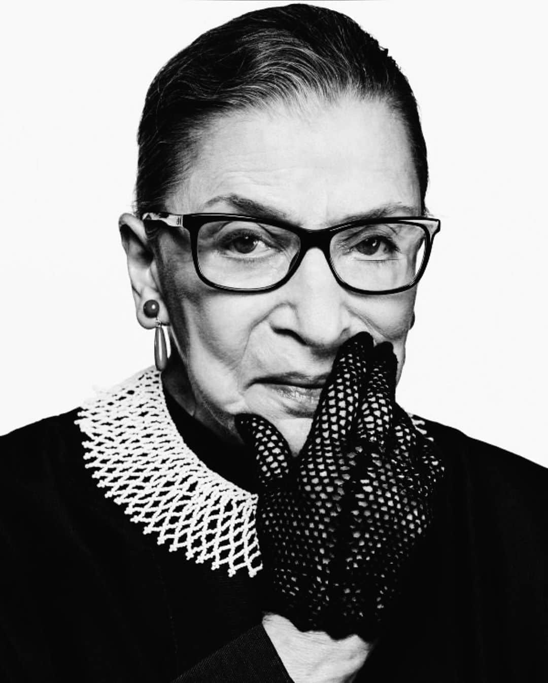 デミ・ロヴァートさんのインスタグラム写真 - (デミ・ロヴァートInstagram)「RBG, you are a super hero🕊♥️For those that don’t know, she spent every day fighting for equal rights, women’s rights, LGTBQ+ rights, affordable healthcare AND MORE... Thank you for fighting for all of us. Thank you for being so brave. Your work will never go unappreciated. She spent the last of her days fighting for us. Now it’s OUR TIME to put in the work. Register to vote. Show up to the polls this November. Continue her legacy and strive for greatness🖤 Sending love and prayers to the family of Justice Ruth Bader Ginsburg. Rest In Justice 🕊」9月19日 13時50分 - ddlovato