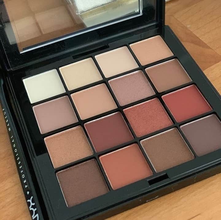 NYX Professional Makeup JPのインスタグラム：「\ブラウンメイクはこれ一つで 💯/ . #UTシャドウパレット 03は組み合わせによって、色々なブラウンメイクが楽しめちゃうパレット ❤️  . どの色を使っていいか悩む人は、縦一列にまずは使ってみるのがおすすめ！ 一番上の列は、アイホール全体に使って、下に行くにつれて目のキワに使ってみてね！ . ￥2,900円(税抜) . #ブラウンメイク #ブラウンアイメイク #コスメ紹介 #コスメレポ #セルカ #捨て色なしパレット #アイシャドウ #アイメイク #シャドウパレット #コスメ好き #コスメマニア #コスメフリーク #コスメ好きな人と繋がりたい #海外コスメ #メイク好き #メイクマニア #コスメ垢 #使い切りコスメ #コスメレビュー #美活  #プチプラ #LA #プロ #cosme #makeup #makeuplove #nyxprofessionalmakeup #nyxcosmeticsjp」