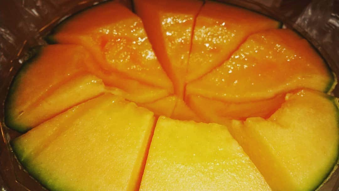 松坂南さんのインスタグラム写真 - (松坂南Instagram)「フルーツはよく、食べます❤️  この日はメロン🍈  #love #fruits  #melon」9月19日 14時07分 - minami_matsuzaka