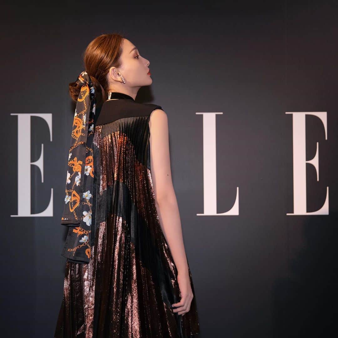 林映唯のインスタグラム：「這個週末趕快加入好奇寶寶的行列，究竟 @elletaiwan 75歲生日趴長什麼樣呢？  #elletaiwan #好奇心俱樂部 #ELLE75週年   Outfit / @stellamccartney  Jewelry / @tasaki_intl  Stylist / @charliebubblecat  Makeup / @zephon790103  Hair / @fran_lin15  Photo / @aaron77926」