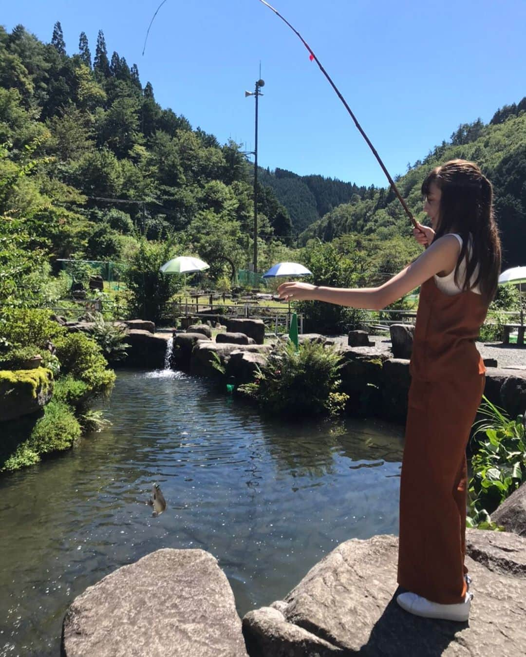 ８２１（ハニー）さんのインスタグラム写真 - (８２１（ハニー）Instagram)「821CAM📸-fishing🐳#AO  皆さん、 「リアルアイドル」第一話観てくださいましたか〜❔ アオの素が見えたと思います🙊 実は私、魚釣りも得意なんです🥰　byアオ  来週も是非観てくださいね‼️  #821honey #H821 #821 #アオ #WHO #japanesegirl #jpopidle #girlgroup #girlband #kpopgirlgroup #japanmusic #ulzzangfashion #ulzzangstyle #私服コーデ #韓国メイク #オフショット #커플 #메이크 #데일리메이크업 #패션 #오오티디 #팔로미 #메이크업 #셀카 #셀피」9月19日 14時12分 - 821honey_official