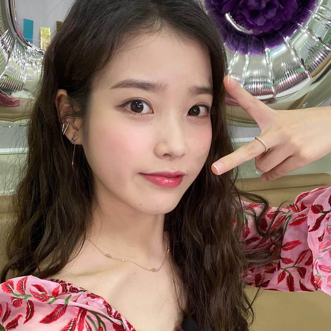 IUさんのインスタグラム写真 - (IUInstagram)「IU 12th Anniversary 🐷💚 #유애나 #이담 #아이유팀」9月19日 14時15分 - dlwlrma