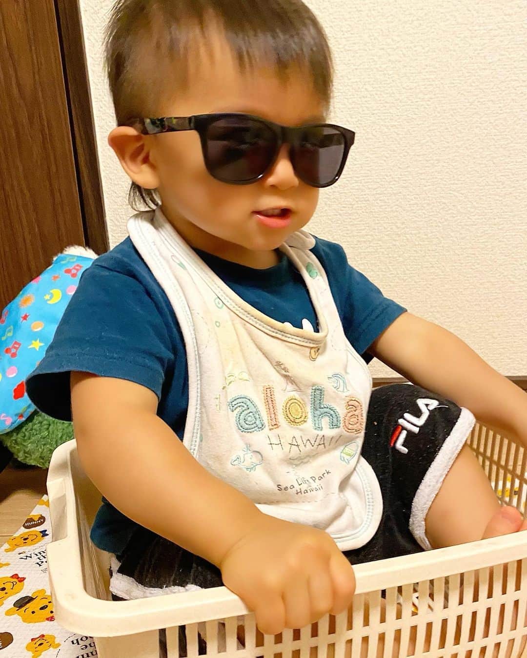 Momoeのインスタグラム：「#happy #家事 #育児 #family #家族 #boy #smile #男の子 #息子 #code #love #lucky #kids #子供 #thankyou #宝物 #ベビー #fashion #follow #心 #縁 #パパ #ママ #家族写真 #男の子ママ #赤ちゃん」