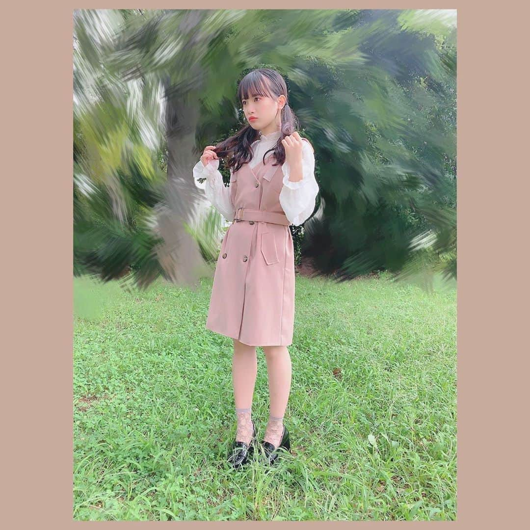 BEYOOOOONDSさんのインスタグラム写真 - (BEYOOOOONDSInstagram)「‪🧸🧸🧸🧸‬ . #里吉うたの です🐶 . 秋めいてきたねぇ🍂🍁🌾🍄 過ごしやすくて嬉しいっ！🥰 (撮る時だけマスク外してます) . 今日は #前田こころ ちゃんの1st写真集  #eighteenface 発売日💎 私もはやくげっとしたいなぁ💗 . #BEYOOOOONDS  #うーめいく はワンピースの色に合わせたよ💄 Twitterはアップのお写真載せたのでみてね💙 🧸🧸🧸🧸」9月19日 14時47分 - beyooooonds_official