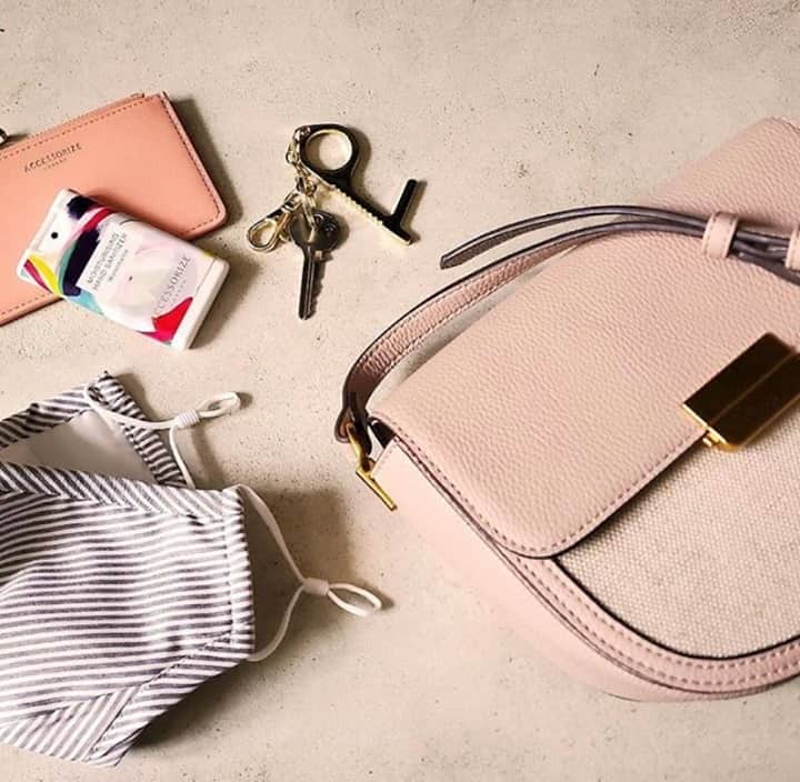 アクセサライズのインスタグラム：「Face covering ✔️ hand sanitiser ✔️ hygienic door opener ✔️   Tap the link in our bio for all your new normal must-haves  #Accessorize」