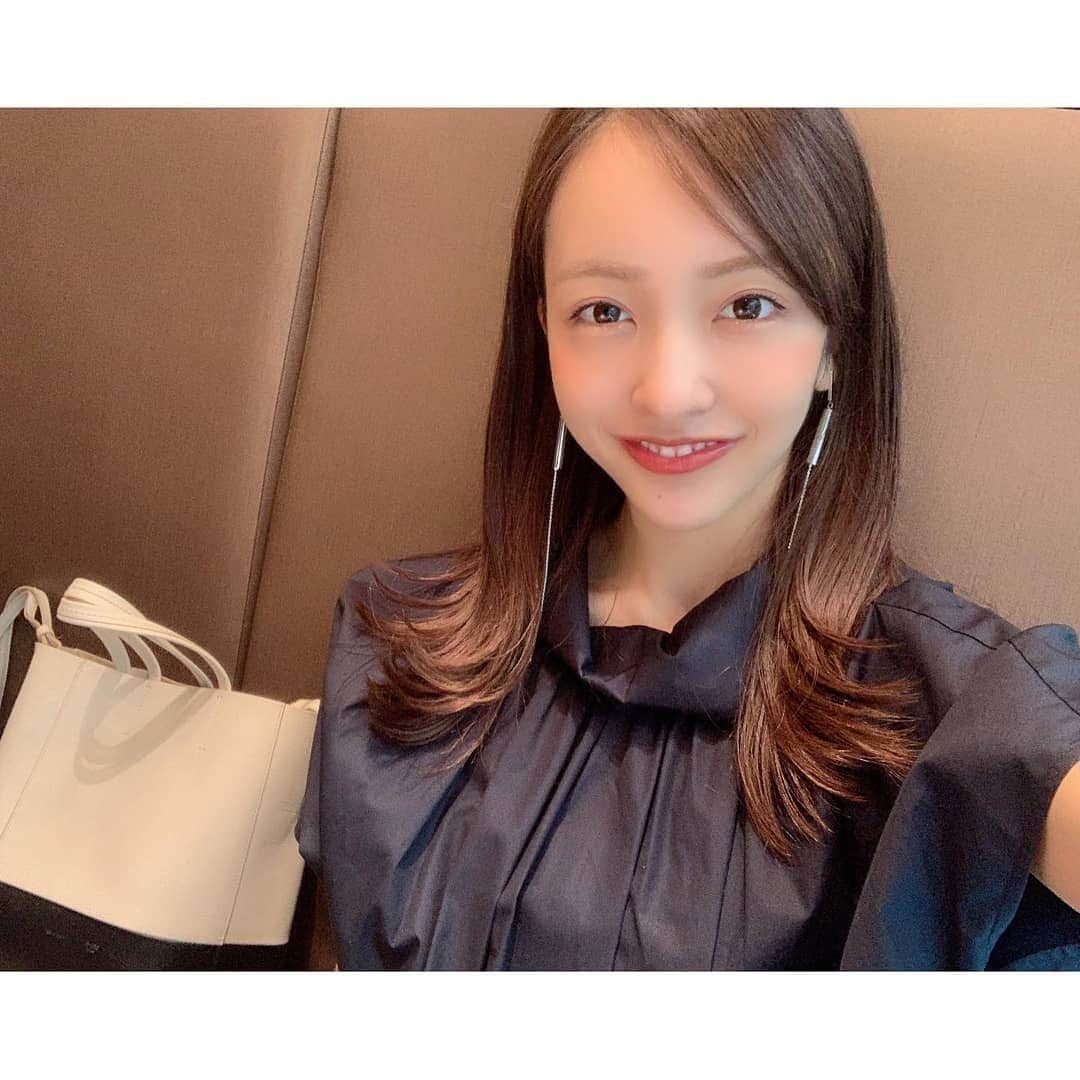 板野友美 ファンアカウントさんのインスタグラム写真 - (板野友美 ファンアカウントInstagram)「Line Blog update Mica and lunch 🍴   What is Mai-chan?  I've been with you for over 10 years 💕   At that time, in the MV shooting of "Beginner"  With a choreography assistant  Mai-chan really taught me  I thought it was a cute teacher 😍 ♪  Get along from there  He also did my solo dancer  Ever since I was 18 years old, whether at work or in private  Make friends  Favorite favorite person 😂❤️   Moreover, my birthday is the same day 🥰  That's why I feel good ♪   Recently I went horseback riding  Go diving  I share my hobbies 🐠   * The fifth photo is  Mai-chan taking a selfie desperately taking a selfie 🙈  #ランチ  #lunchtime🍴 #心友 #tomoitano」9月19日 15時25分 - tomochinfansina