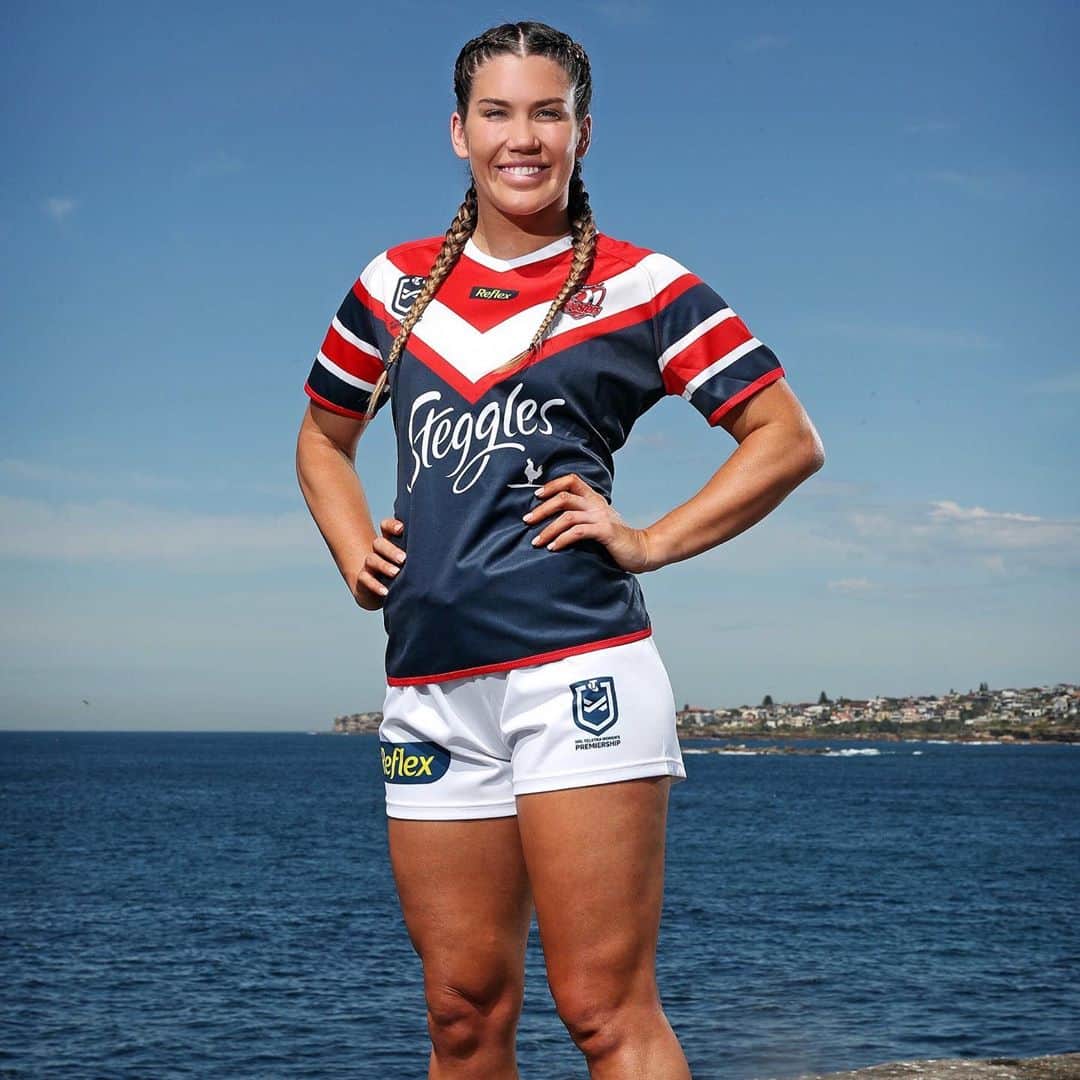 シャルロッテ・キャスリックのインスタグラム：「Proud to be joining the @sydneyroosters for the 2020 NRLW season. Can’t wait to strap the boots on finally! 🐓」