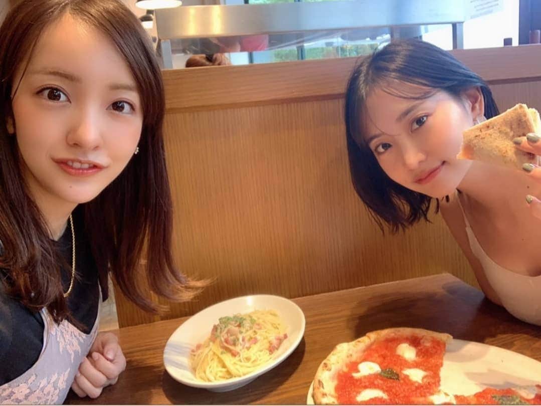 板野友美 ファンアカウントのインスタグラム：「From Instagram @mariyagi_san 🤗 It seems that I went shopping with my friend @tomo.i_0703 at Gotemba Outlet today   #itanotomomi #tomochin #mariyagi」