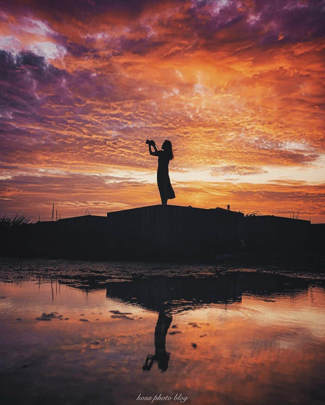 コサさんのインスタグラム写真 - (コサInstagram)「茜色の夕空って美しいので、可能ならずっと眺めてたいですよね☺️ すぐに消えちゃうのが残念…😢 . Location:和歌山 Wakayama/ Japan🇯🇵 Date:2020年8月 . #sunset #マジックアワー #ap_japan_member #japan_bestsunset #unlimitedsunset #sunset_super_pics #sunset_minas #パワーフォト部 #TandDフォトコンテスト2020 #discover #今こそ写真でつながろう #ポトレ撮影隊 #screen_archive #colors_of_day #worldframeclub #hello_worldpics #jp_portrait部 #jp_mood #reco_ig #season_girls_collection #art_of_japan_ #tokyocameraclub #dpj_member #IG_PHOS #photo_jpn #ptk_japan #pt_life_ #bestjapanpics #LBJ_Legend #Rox_Captures」9月19日 15時54分 - kosa_photo