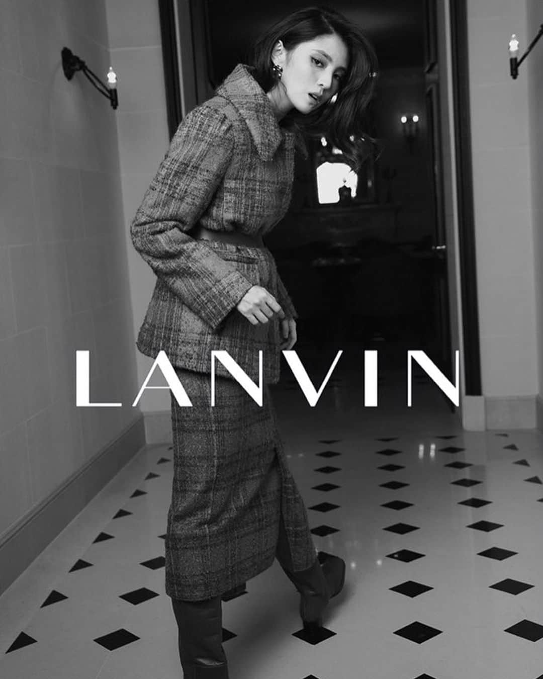 ハン・ソヒさんのインスタグラム写真 - (ハン・ソヒInstagram)「[LANVIN COLLECTION]   #LANVINCOLLECTION #랑방컬렉션 #2020winter #teaser」9月19日 15時47分 - xeesoxee