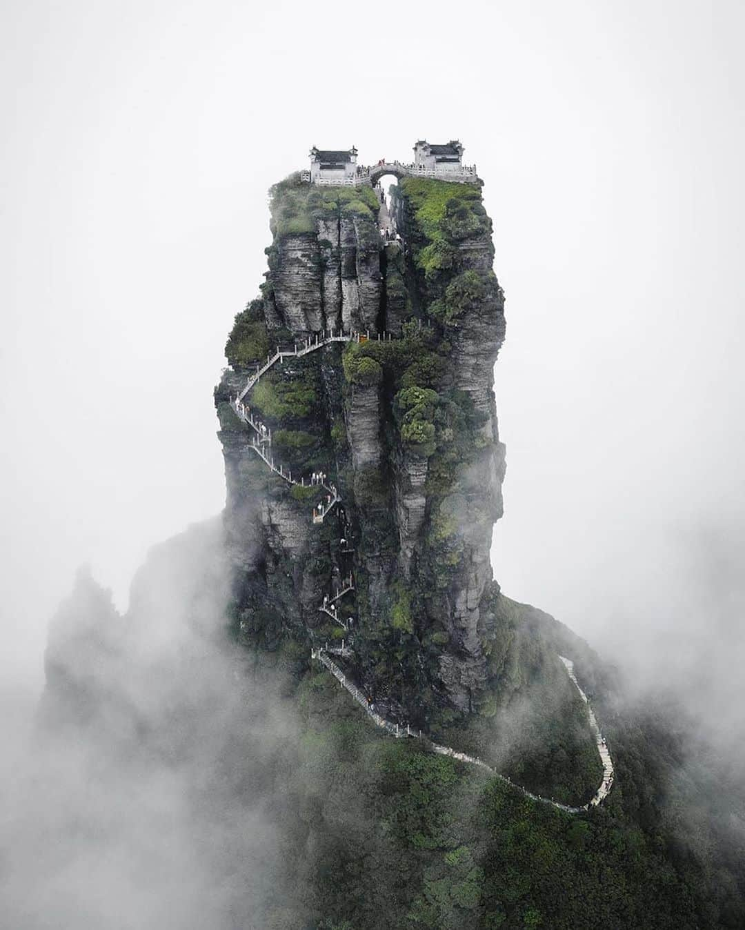 Canon Photographyさんのインスタグラム写真 - (Canon PhotographyInstagram)「Some incredible Chinese landscapes!  Photography // @jordhammond Curated by @steffeneisenacher  #china #visitchina #reflection #zhangjiajie #tibet」9月19日 15時53分 - cpcollectives