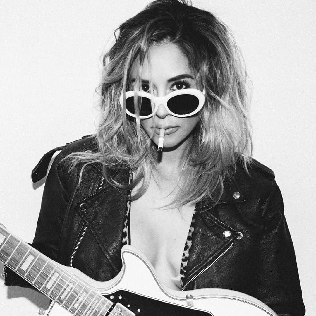 のインスタグラム：「Last chance to get a 2020 calendar! Link in bio 💕 Sad that I won’t be making a 2021 calendar.」