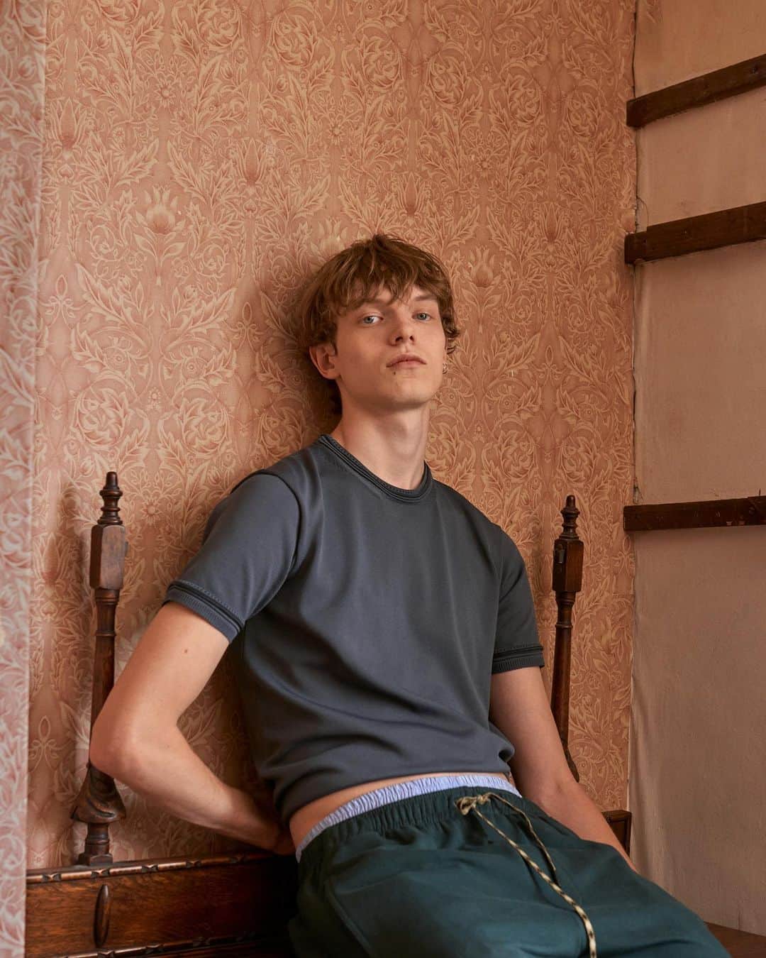 のインスタグラム：「Made from recycled polyester the Khatib knitted t-shirt can be worn all year round but is perfect for the fall. Available in asphalt and black you can treat yourself and be kind to the environment.  #qasimi #qasimiaw20 #knitwear」