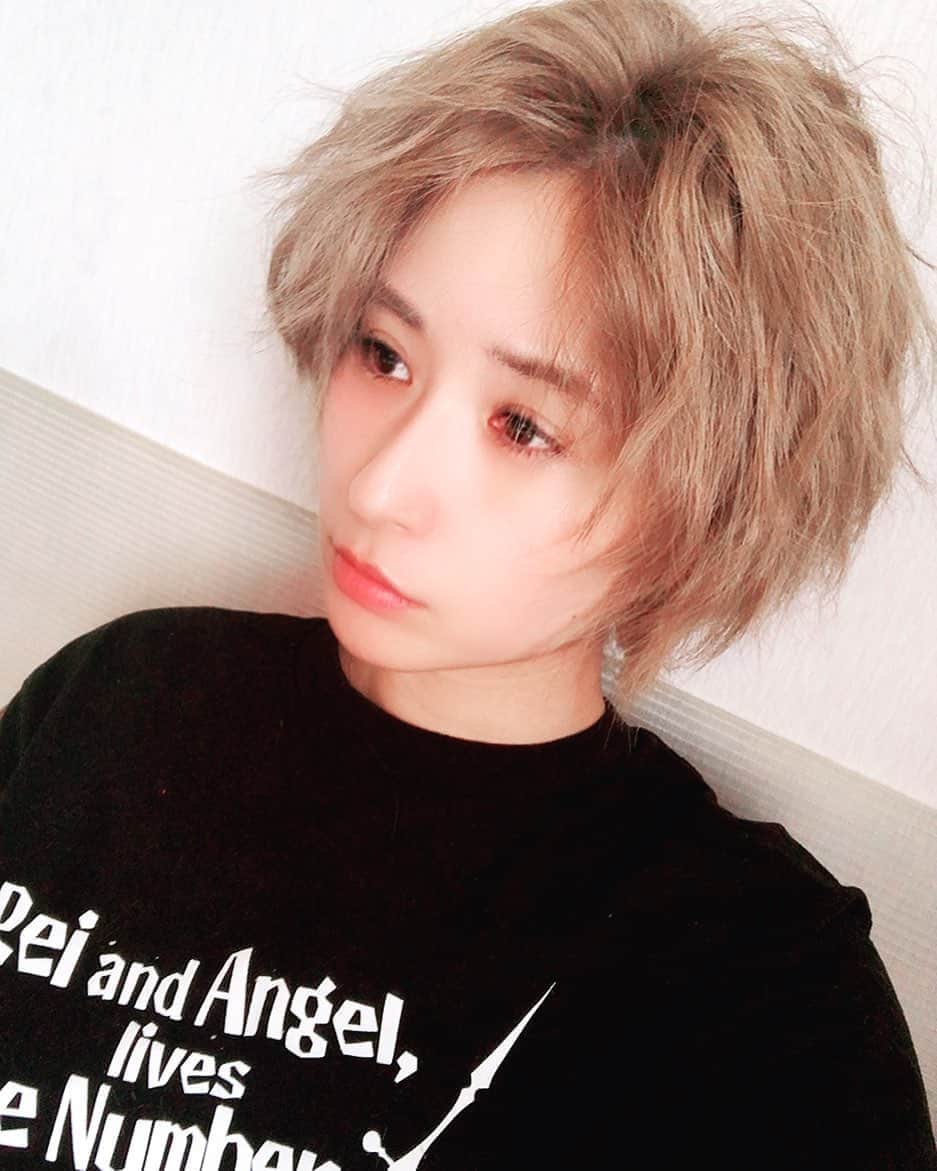 有馬綾香のインスタグラム：「髪の毛のアレンジを間違えた…  ／(^o^)＼」