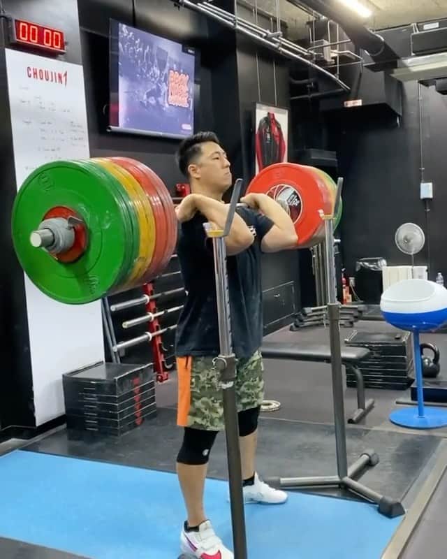 山本俊樹のインスタグラム：「- front  squat 230x3  雨ニモマケズ 風ニモマケズ 耐エテ勝ツ  @blackships_choujin1  #ウエイトリフティングやろうぜ  #耐えて勝つ #率先垂範 #FINELAB #CHRIO #CHERANDKER」