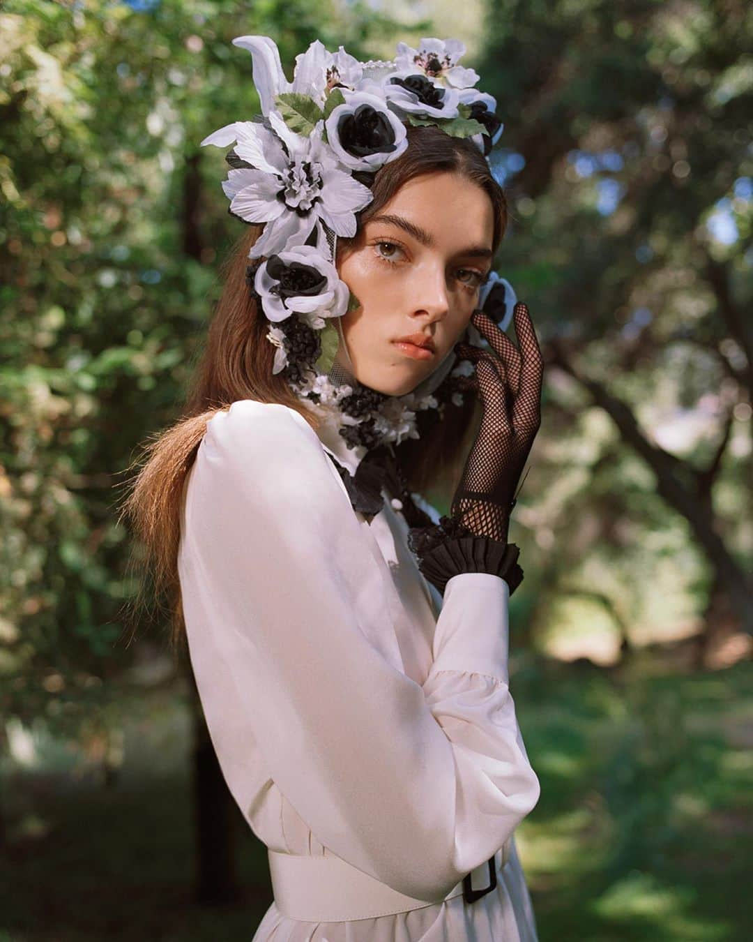 ロダルテさんのインスタグラム写真 - (ロダルテInstagram)「Rodarte SS21: @nariahnicolle wears the White and Black Pleated Silk Dress. Ph: @dritch #rodarte」9月20日 1時57分 - rodarte