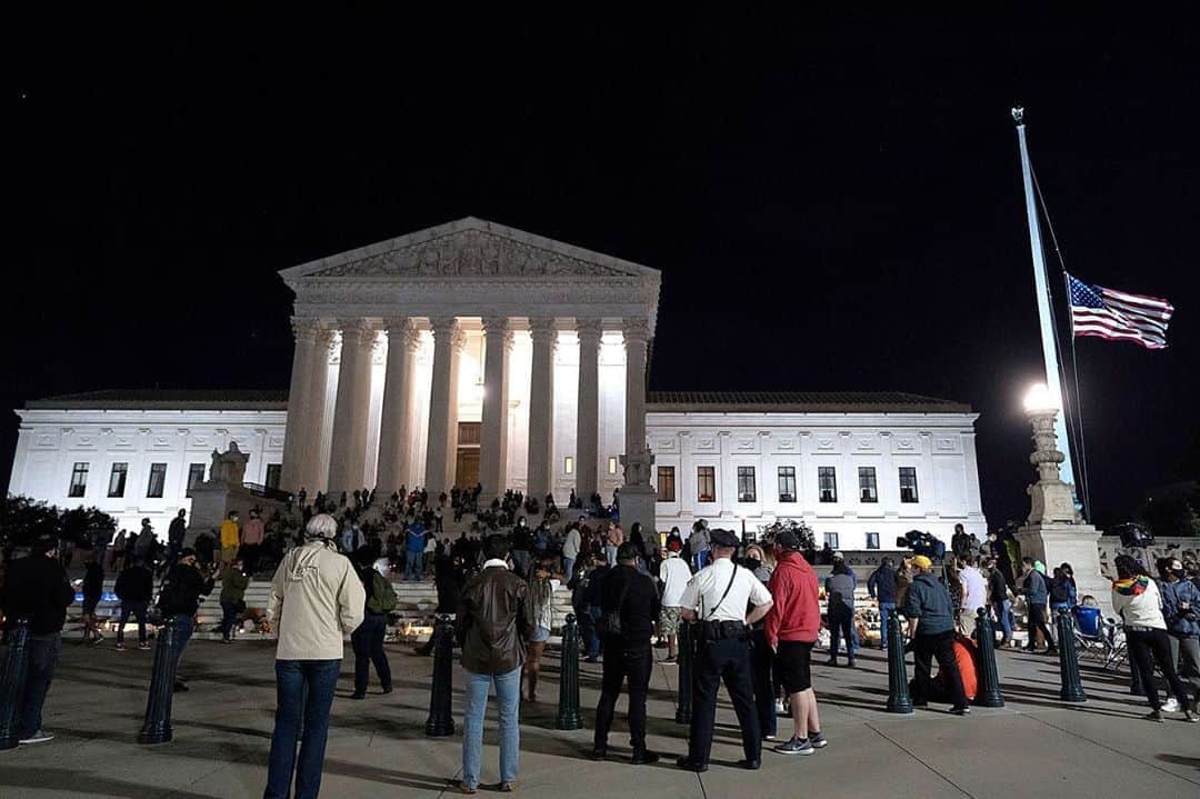 People Magazineさんのインスタグラム写真 - (People MagazineInstagram)「After the news of Ruth Bader Ginsburg’s death was made public, hundreds gathered outside the Supreme Court in Washington, D.C. to honor the late justice. 🙏  The vigil included lighting candles, singing “Amazing Grace,” and discussing Ginsburg’s pioneering career. “RBG inspired so many young women to follow their dreams and set their sights on things that so many people deemed impossible. And she made them possible,” 19-year-old attendee Claire Shelby said. “I think that everyone out here tonight is here tonight to honor her memory and make sure she is not tarnished in history.” 📷: Alex Edelman/AFP via Getty Images, Tasos Katopodis/Getty Images」9月20日 2時03分 - people