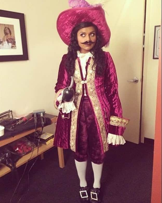 ミンディ・カリングさんのインスタグラム写真 - (ミンディ・カリングInstagram)「Ahoy matey! Batten down the hatches, because it’s #TalkLikeAPirateDay and I’m no scallywag!」9月20日 2時10分 - mindykaling