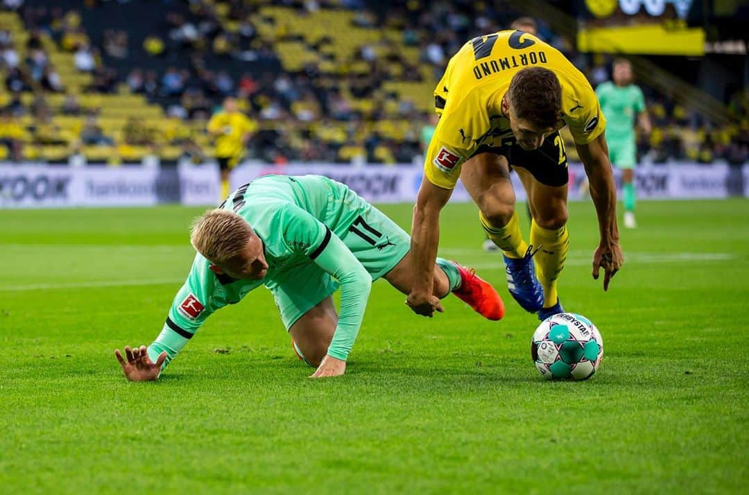 ボルシア・メンヒェングラートバッハさんのインスタグラム写真 - (ボルシア・メンヒェングラートバッハInstagram)「🐎 🆚 🐝 #BVBBMG」9月20日 2時22分 - borussia