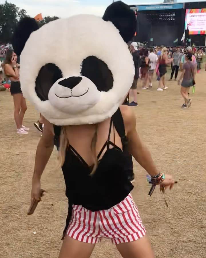 ジェシカ・ゾアのインスタグラム：「When in doubt, dance it out! #nationaldanceday」