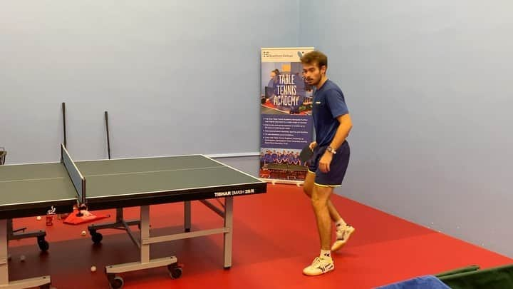 サム・ウォーカーのインスタグラム：「More work 💪🏻🏓」