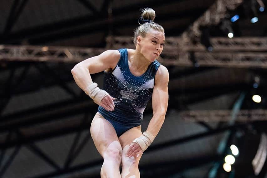 エリー・ブラックさんのインスタグラム写真 - (エリー・ブラックInstagram)「Happy national gymnastics day! 💙  I’ve loved this sport since day one. It’s a beautiful sport and I’m so grateful to involved in it and pursing my passion for it. I hope all the young ones out there get the chance to experience it in the best possible way and find joy in it!  This sport has taught me so much over the years and helped shape me into the person I am today. One important lesson I’ve learned is that you rarely ever get a nice action shot... or maybe that’s just me 🤷🏼‍♀️ swipe to see my beautiful face in action 🤓 #nationalgymnasticsday #teamcanada #iambeautiful #gymnasticsisfun @gymcan1 #gymcan」9月20日 2時48分 - ellieblack_