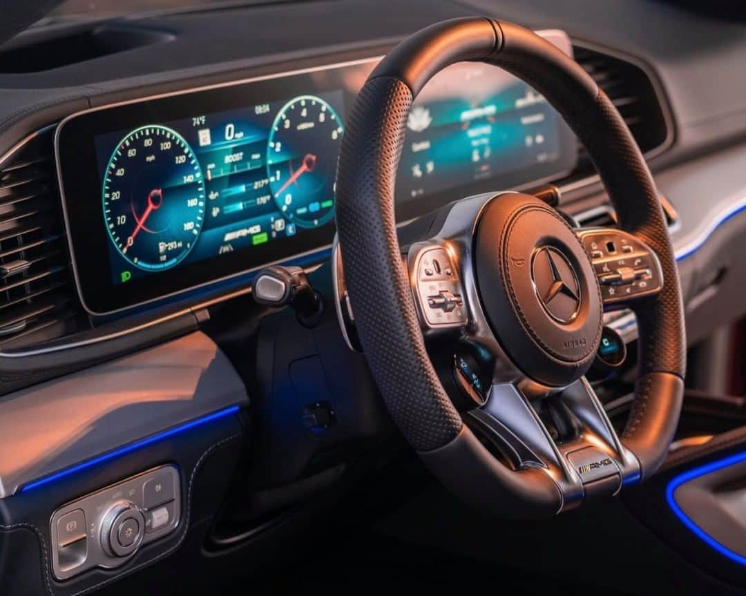 メルセデス・ベンツさんのインスタグラム写真 - (メルセデス・ベンツInstagram)「[Kraftstoffverbrauch kombiniert: 9,6 l/100 km  CO₂-Emissionen kombiniert: 219 g/km  mb4.me/DAT-Leitfaden  Mercedes-AMG GLE 53 4MATIC]   Come in and check out the interior of this extraordinary car!   mb4.me/gle-coupe-com_fbk 📸 @dest0n  for #MBphotopass via @merce@mercedesbenzmuseum  #MercedesAMG #GLE #DrivingPerformance」9月20日 3時00分 - mercedesbenz