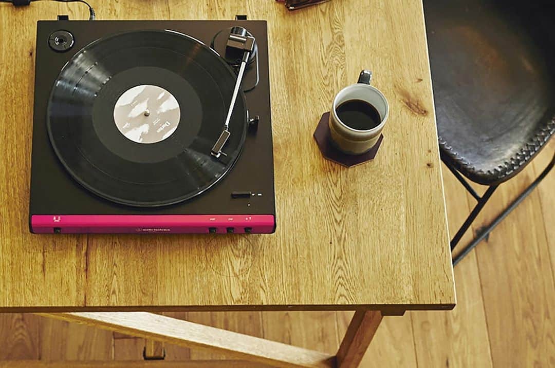 Audio-Technica USAさんのインスタグラム写真 - (Audio-Technica USAInstagram)「If you’re new to vinyl, we have the turntables that are perfect to kickstart your new addiction! Find the right model now through the link in our bio.⁠ .⁠ .⁠ .⁠ #AudioTechnica #Vinyl #VinylJunkies #Turntables #LP #Turntable」9月20日 3時01分 - audiotechnicausa