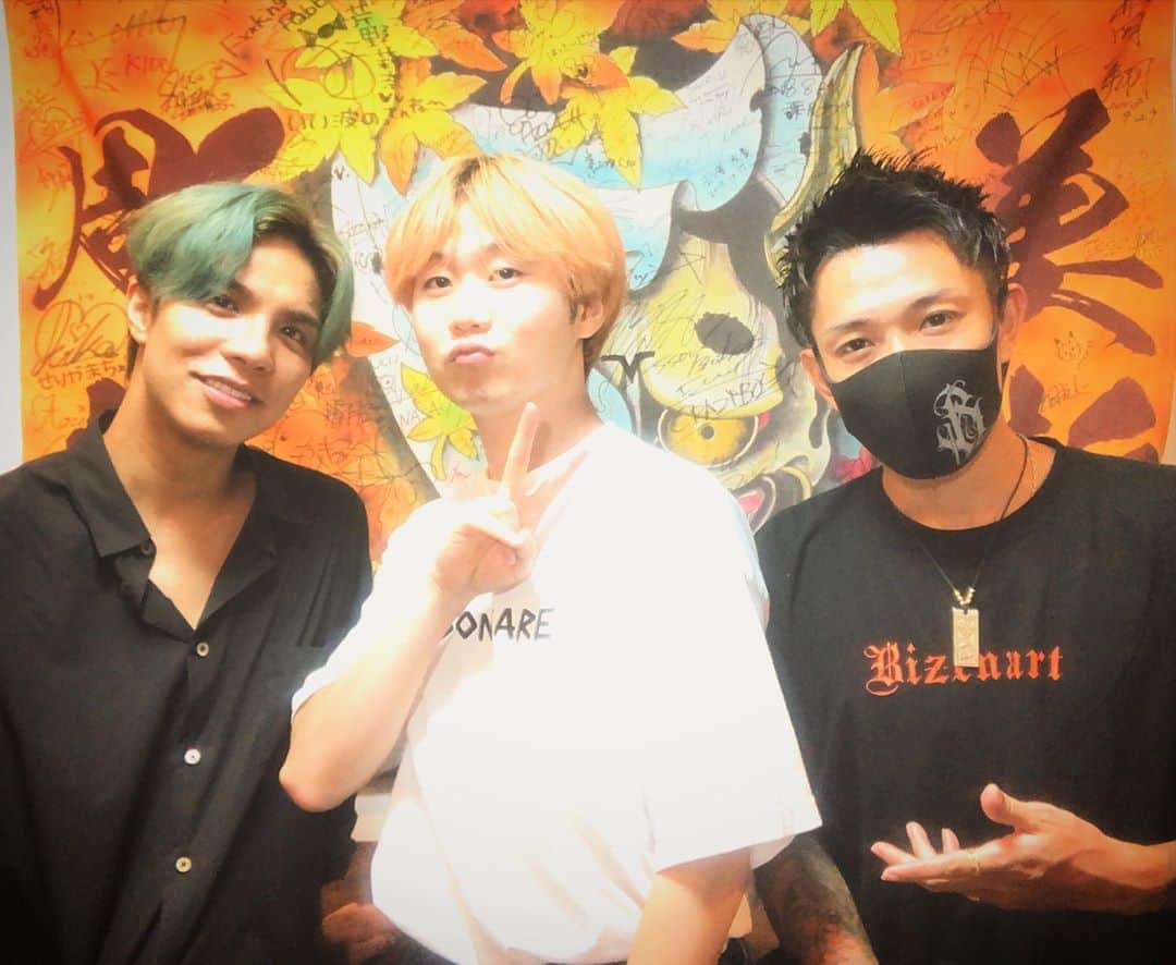 彫師美漸のインスタグラム：「YouTube🎥 @debochan1234 🌹 ・ @jeity_thedu  ジェイティーくんご紹介ありがとう😊✨ ・ #刺青 #彫師 #美漸 #彫師美漸 #海老名 #中目黒 #タトゥー #東京タトゥー #tokyo #tattoo #art #fashion #bizenart #bizen #문신　#Bizentattoo  #tattooer #tattooist #tattooartist #tattooart #tattooshop #japanesetattoo」