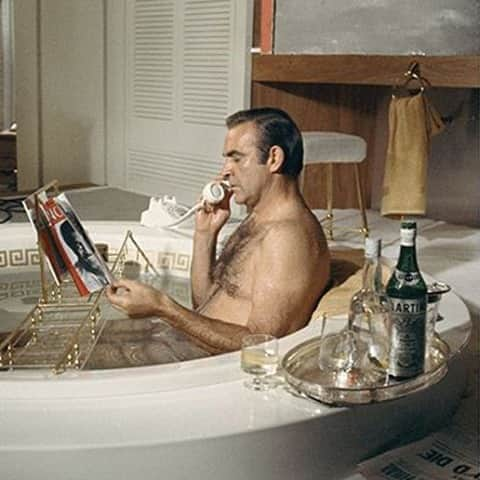 フローリスさんのインスタグラム写真 - (フローリスInstagram)「Another admirer of our bath essences was Ian Fleming, who referenced them in a handful of his James Bond novels. In Diamonds Are Forever, he writes of Bond's tasks back at home: "Let's see – flowers, bath essence from Floris, air the sheets...”⠀ ⠀ #FlorisLondon  #Icons #290Years #BathEssence #JamesBond #IanFleming #DiamondsAreForever #BritishPerfumery #BritishCraftsmanship #FamilyPerfumers #Perfumery #LuxuryFragrance #RoyalWarrant」9月19日 18時16分 - florislondon