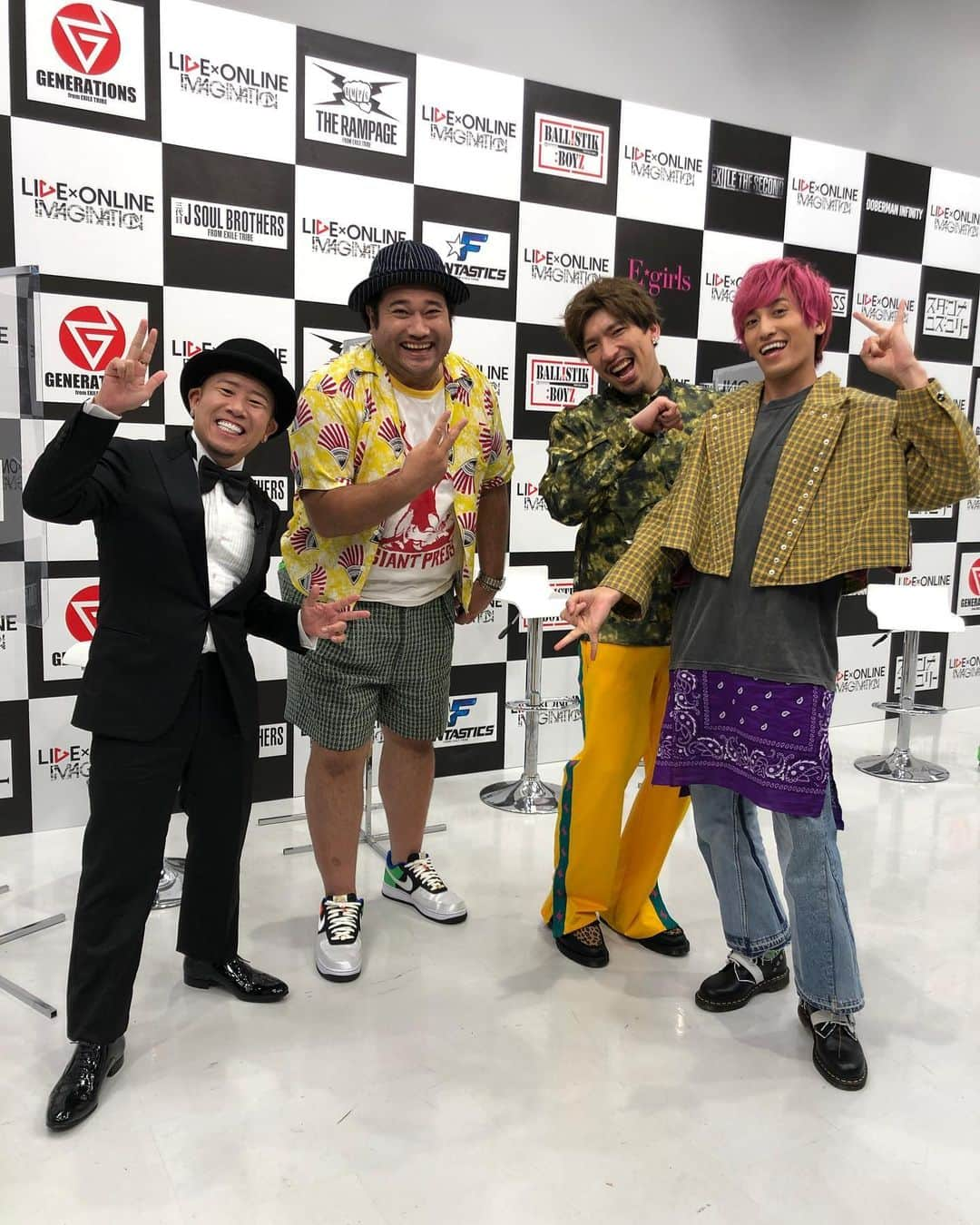 勝矢さんのインスタグラム写真 - (勝矢Instagram)「8夜連続💪アベマLDH祭り😁😁秋のLIVEスペシャル🤩🤩🤩  昨日は前夜祭として盛り上げさしていただきました😁 ダンスバトルMCの神様と言われる MC ＵＳＫ 流石👍👍めちゃくちゃ口がまわる🎉 しかもみんなの情報をしっかり知っていて頭が下がります😆  今のお笑いの第7世代の筆頭のEXIT 😍 兼近さん👍 りんたろうさん めっちゃ楽しいし話しやすかった 最後に間違って面白い事言ってたのを反省してたのがめっちゃウケましたwww EXIT の2人は新宿の駅でも見かけました😊😊 最高の3人と盛り上げさせてもらって楽しかったよ〜  今日から始まる8夜連続の生配信ライブ 盛り上がる事間違いなしですね😁😁 楽しみだーい🤩🤩  #8夜連続 #LDH祭り #生配信ライブ #ABEMA #EXIT #MCUSK」9月19日 18時46分 - ajakatsuya