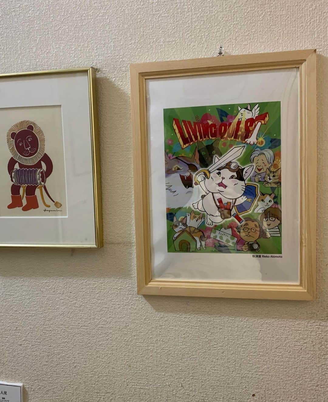 Kachimo Yoshimatsuさんのインスタグラム写真 - (Kachimo YoshimatsuInstagram)「みんなのナナクロ展の作品を全て家の中に飾りました。このぎゅーぎゅー感。 #うちの猫ら #ナナクロ #みんなのナナクロ展 #ナナクロ大好き #ナナクロの絵 #猫 #ねこ #cat #ネコ #catstagram #ネコ部 http://kachimo.exblog.jp」9月19日 18時52分 - kachimo