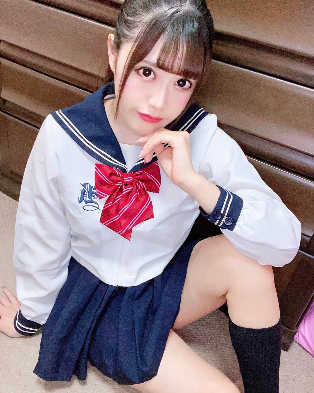 木咲りんのインスタグラム：「* ⋆﻿  強そうなJKです😎🔫 対戦よろしくお願いします(?)卍 ⋆﻿  ⋆﻿  * #idol#cosplay#cosplaygirl#japaneseidol#japanesegirl#asiangirls#asianbeauty#アイドル#ハニスパ #ハニースパイス#ツインズ#ロリ#ロリコン#jkブランド#JK#制服女子#女子高生#コスプレ#コスプレイヤー#ふともも#絶対領域#えちえち#秋葉原#制服誘惑#太もも#脚フェチ#ツインテール#りんぐらむ#맛스타그램#인스타푸드」