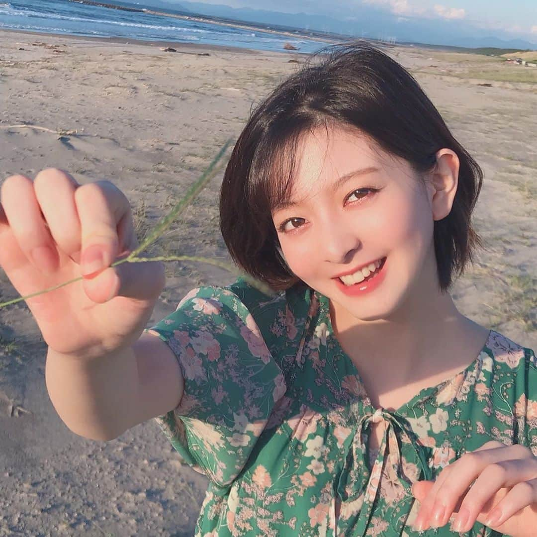 菅原りこさんのインスタグラム写真 - (菅原りこInstagram)「夏の終わり…クララとの思い出の海🏖」9月19日 18時53分 - cherryfairy1123