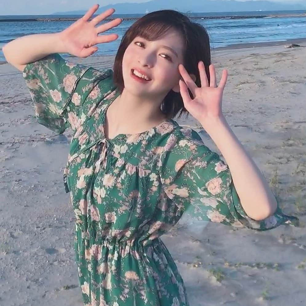 菅原りこさんのインスタグラム写真 - (菅原りこInstagram)「夏の終わり…クララとの思い出の海🏖」9月19日 18時53分 - cherryfairy1123