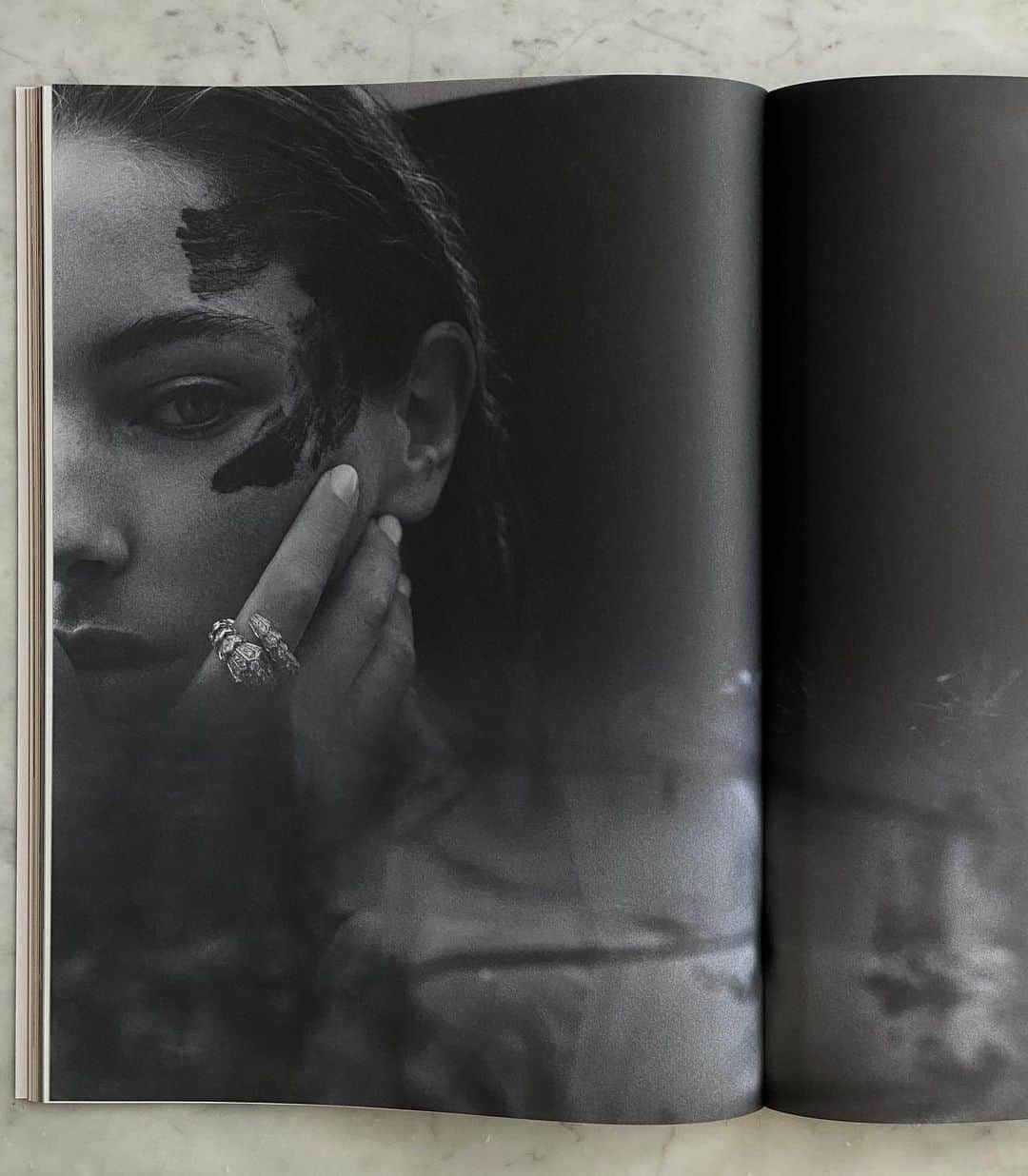 のインスタグラム：「New @my_mag_official. Shot by @suneczajkowski. Makeup @sidselmarieboeg hair @mariannejensenhair styling @mariaangelova_fashionaddict 🖤🐊」