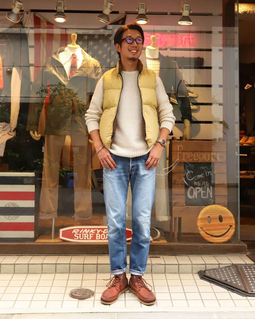 Freeport-ueno/上野さんのインスタグラム写真 - (Freeport-ueno/上野Instagram)「本日のSTYLE  秋冬物が色々と入荷中！！  #vest#crescentdownworks #sweater#jamescharlotte #denim#workersjapan #boots#russellmoccasin #ivystyle#trad#surf #Freeportueno#tokyo#上野セレクトショップ」9月19日 19時01分 - freeportueno