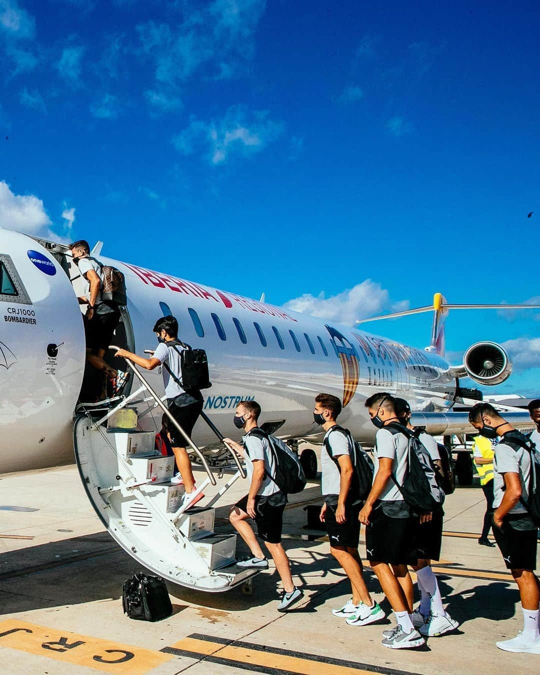 バレンシアCFさんのインスタグラム写真 - (バレンシアCFInstagram)「Valencia 🔄 Vigo   ✈️ Primer viaje de la temporada, ¡allá vamos!  #AMUNTValencia 🦇」9月19日 19時03分 - valenciacf