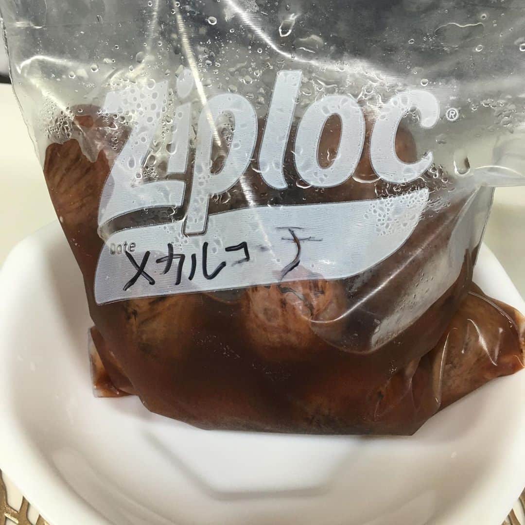 銘苅淳さんのインスタグラム写真 - (銘苅淳Instagram)「あー。 芋栗カボチャが大好き😘  栗の季節ですねー。 美味しいご飯をご馳走になり、大好きな栗をいただき、嬉しい😃」9月19日 19時04分 - mekaru_atsushi