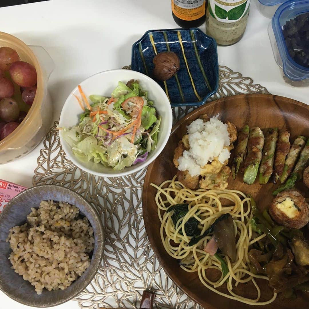 銘苅淳さんのインスタグラム写真 - (銘苅淳Instagram)「あー。 芋栗カボチャが大好き😘  栗の季節ですねー。 美味しいご飯をご馳走になり、大好きな栗をいただき、嬉しい😃」9月19日 19時04分 - mekaru_atsushi
