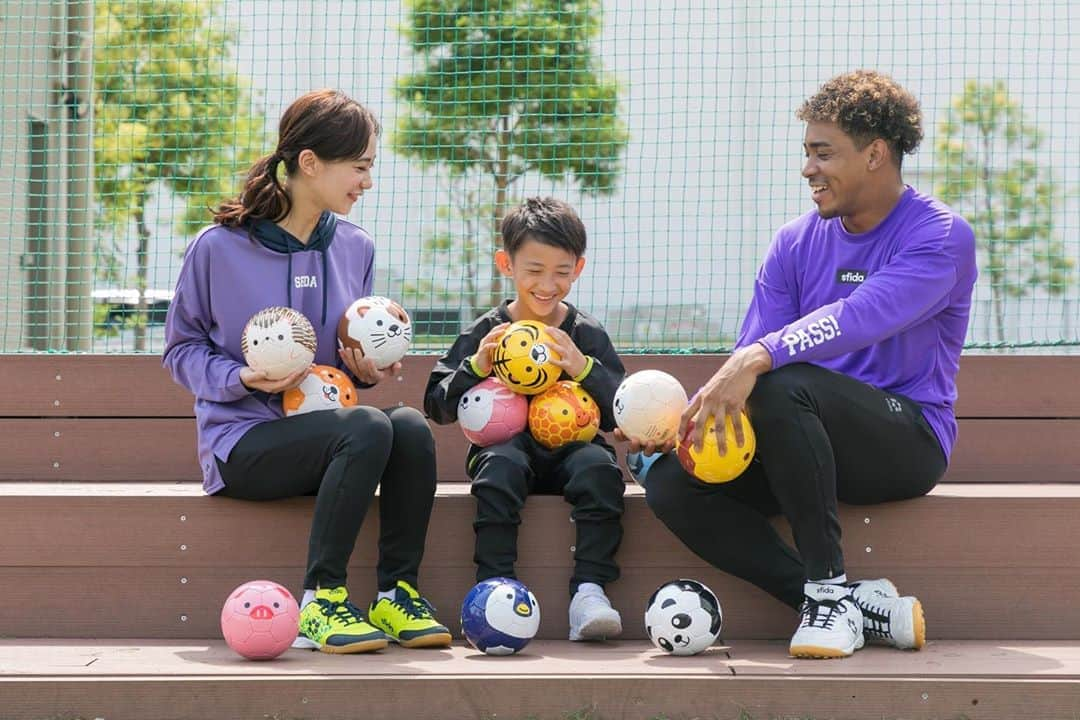 福田愛大さんのインスタグラム写真 - (福田愛大Instagram)「お子様に大人気zooball 小さい面で当てないといけないからこれでリフティングすれば上手くなるしプレゼントとか家にオブジェとして置くのもめちゃあり！ こんなに種類出てるのはすごい😳😳😳 こんだけあれば幸せでしょ🤣🤣🤣 #ズーボール　#sfida」9月19日 19時22分 - aiofukuda_