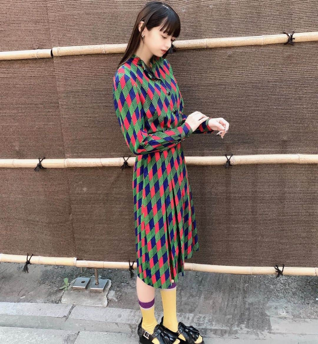 櫻子さんのインスタグラム写真 - (櫻子Instagram)「. 黒以外も着ます✌︎ . . .  . . .  #ootd #fashion #オールブラック #harajuku #いいね返し #일상 #데일리룩 #패션 #옷스타그램 #l4l #サロモ #サロンモデル #f4f #韓国　#韓国ファッション  #レース　#黒髪　#ビジョビ　#ootd4nylonjp #ぱっつん前髪  #黒髪ロング　#ワイドバング」9月19日 19時33分 - rako_bear_