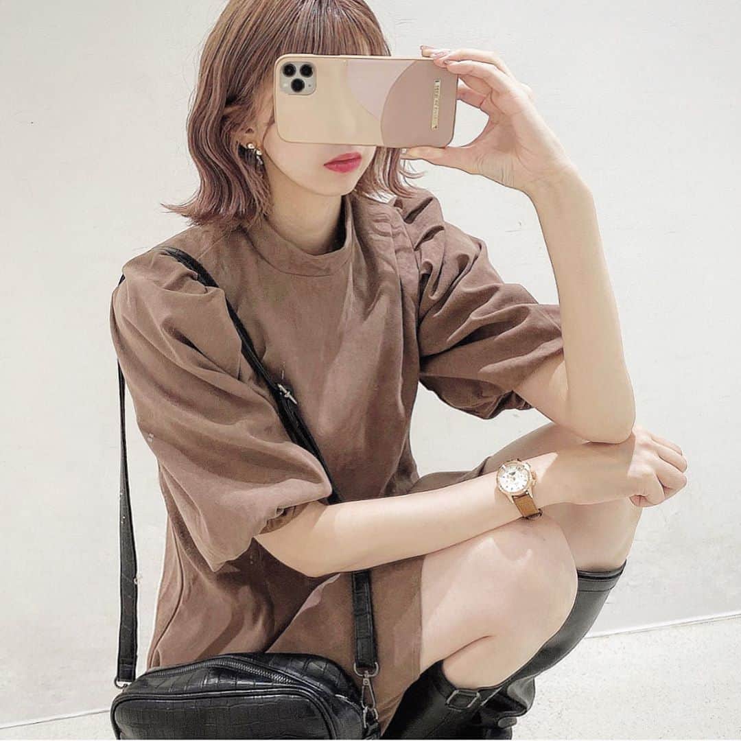 たんりいのインスタグラム：「. . 使ってたiPhoneケースが壊れたので 新しいiPhoneケースに変えたっ📱♡ @idealofsweden . このデザイン一目惚れだった〜💞 . @idealofsweden は 動物愛護・フェアトレード・寄付 梱包資材100%リサイクル・有害プラスチック不使用 みたいでサステナブルなブランドだよ✨ . 15% off coupon 『 tanrii9715 』 9.30 までなのでよかったら使ってね ! . In paid collaboration with #idealofsweden #iPhonecase #iPhoneケース」