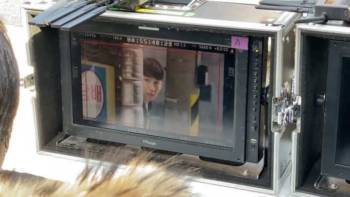 ソン・ジホのインスタグラム：「빼꼼~ 비숲보러가요🌶🍯  #비밀의숲2 #TVN」