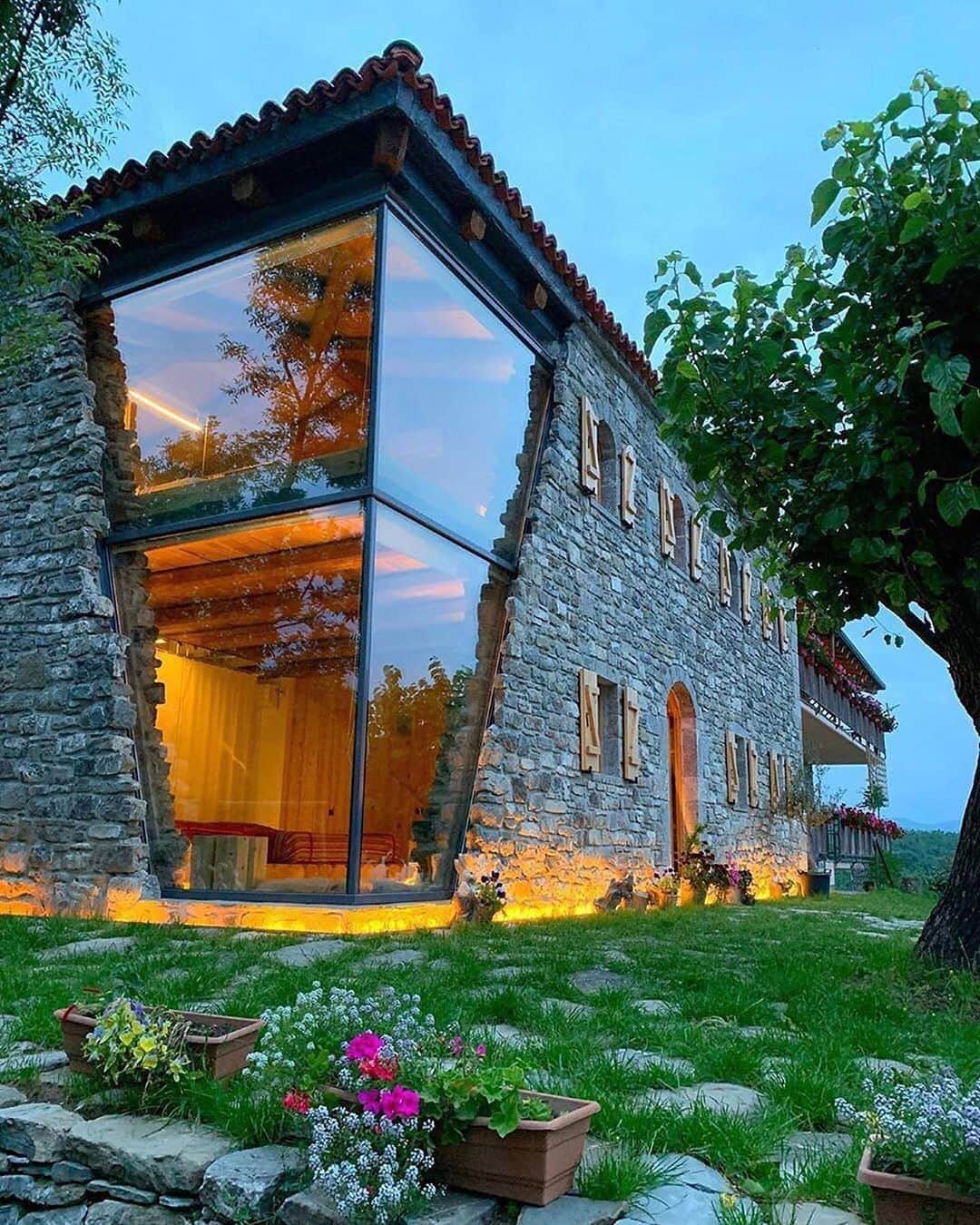 Canon Photographyさんのインスタグラム写真 - (Canon PhotographyInstagram)「House goals 😍 Photography // @plisatelier - @mrizi_i_zanave Curated by @steffeneisenacher  #architecture #architecturephotography #albania #housegoals #modernhouse」9月19日 19時40分 - cpcollectives